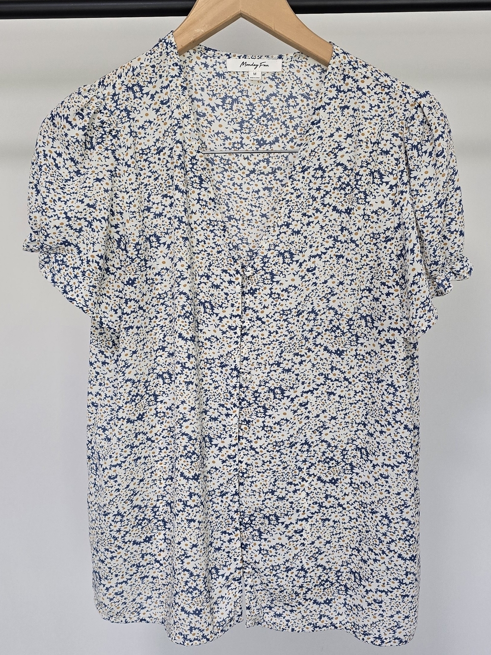 Monday Fun Blue & White Floral Short Sleeve Blouse